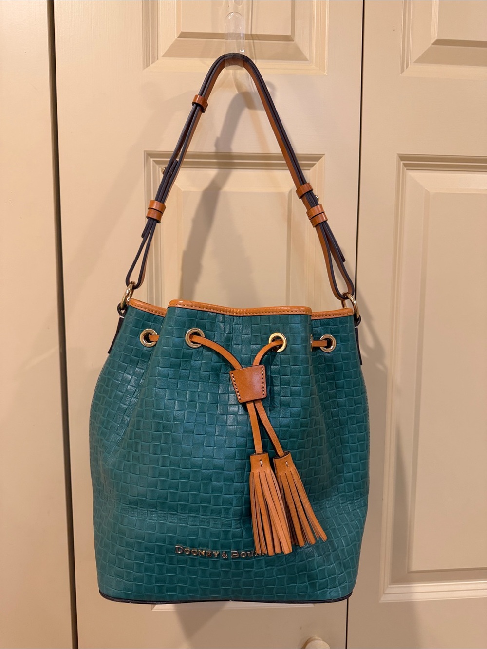 Dooney &Bourke bucket bag